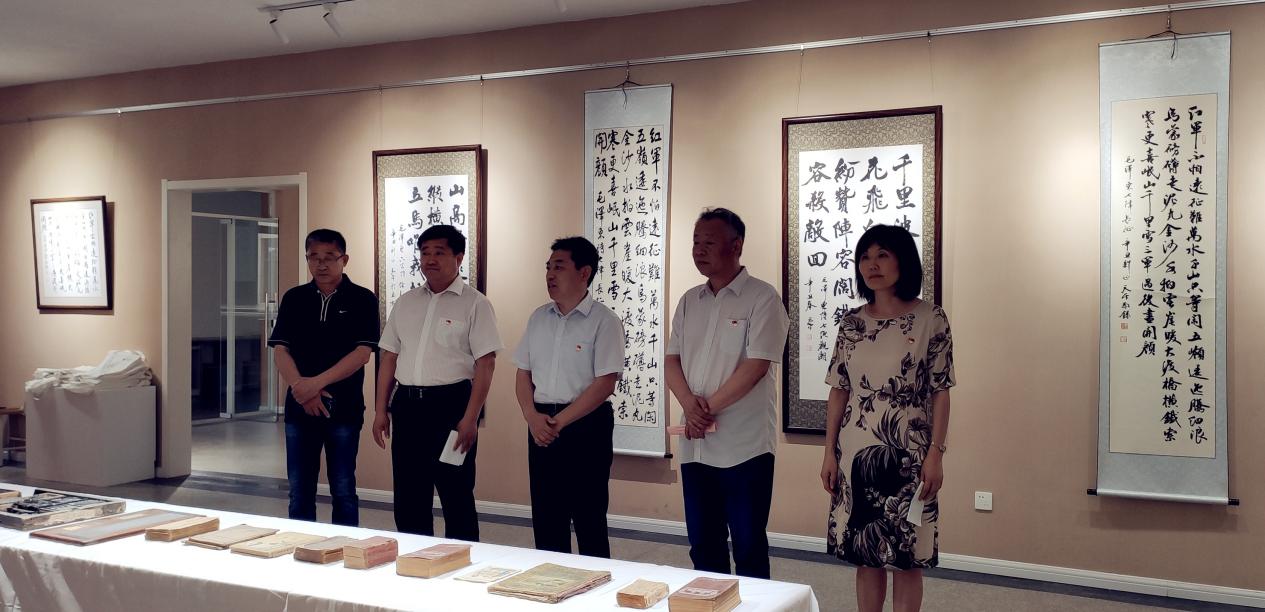 开云kaiyun网页版“革命诗词里的党史”主题书法展开展和党建文化长廊暨党建有声图书馆启用仪式-图1